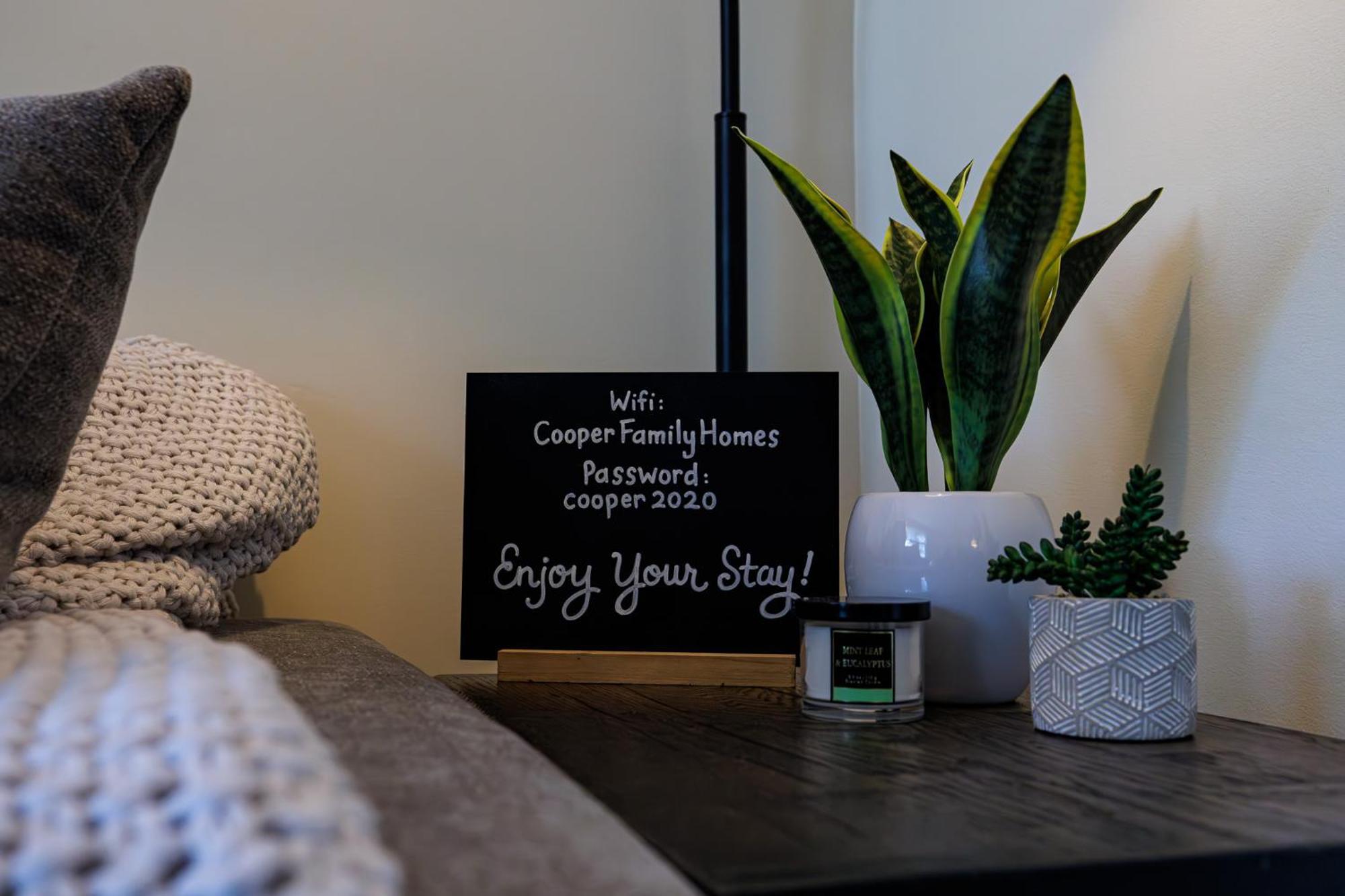 The Cooper Home, Dogs Welcome! Holiday home *